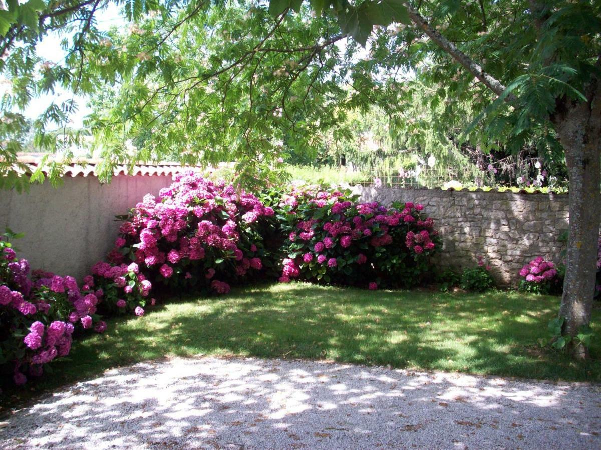 Le Petit Massigny Bed & Breakfast Les Velluire-sur-Vendee Eksteriør bilde