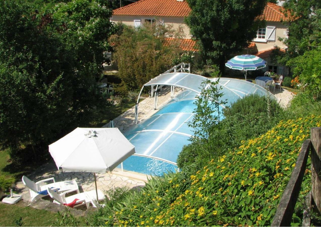 Le Petit Massigny Bed & Breakfast Les Velluire-sur-Vendee Eksteriør bilde
